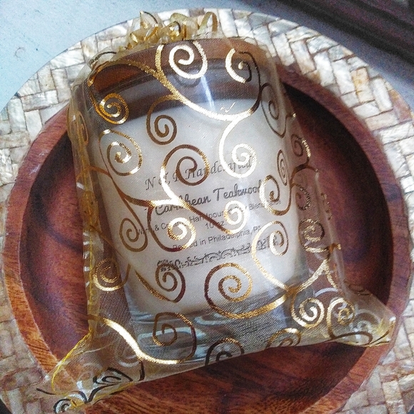 Caribbean Teakwood Soy Blend Candle 10 oz - Picture 4 of 5